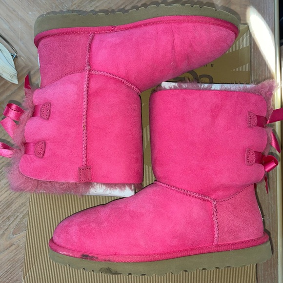 Bailey bow kids size 6 Ugg’s